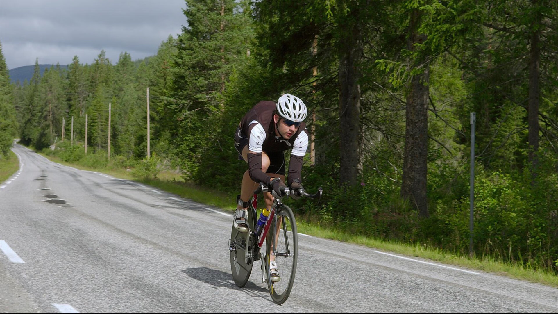 蛙泳选手状态回暖吉尔吉斯斯坦表现突出，吉尔吉斯坦摔跤手